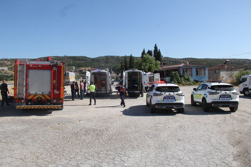 Park halindeki tıra arkadan çarptı! Feci kazada baba ve 3 çocuğu öldü - Resim: 2