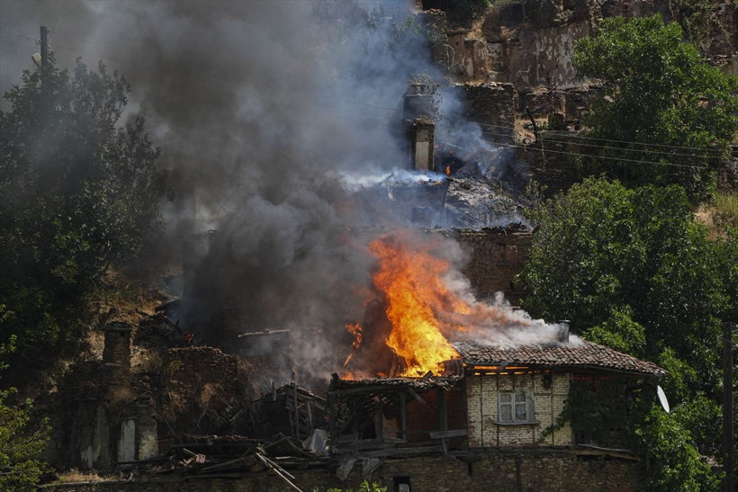 İzmir'de durum çok fena acı haber geldi! Çeşme ve Ödemiş'te alevler evlere sıçradı, yollar kapatıldı - Resim: 3