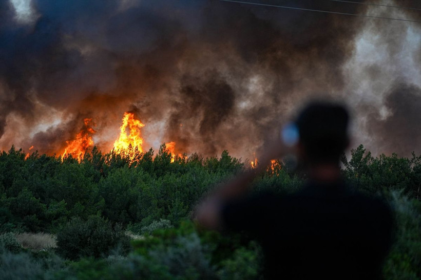 Alevlerle mücadele! Çeşme'deki orman yangını kontrol altına alındı - Resim: 4