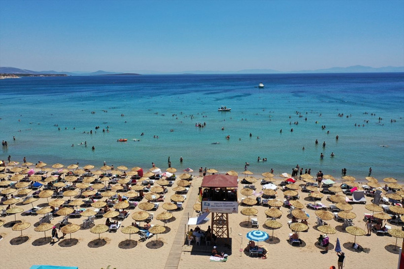 Tatilciler o plajlara akın ediyor! Turistlerin içi mavi bayraklı plajlarda rahat ediyor... - Resim: 2