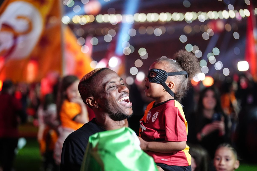 Galatasaray Osimhen'e kavuşuyor! İstanbul'a geliş tarihi açıklandı - Resim: 1