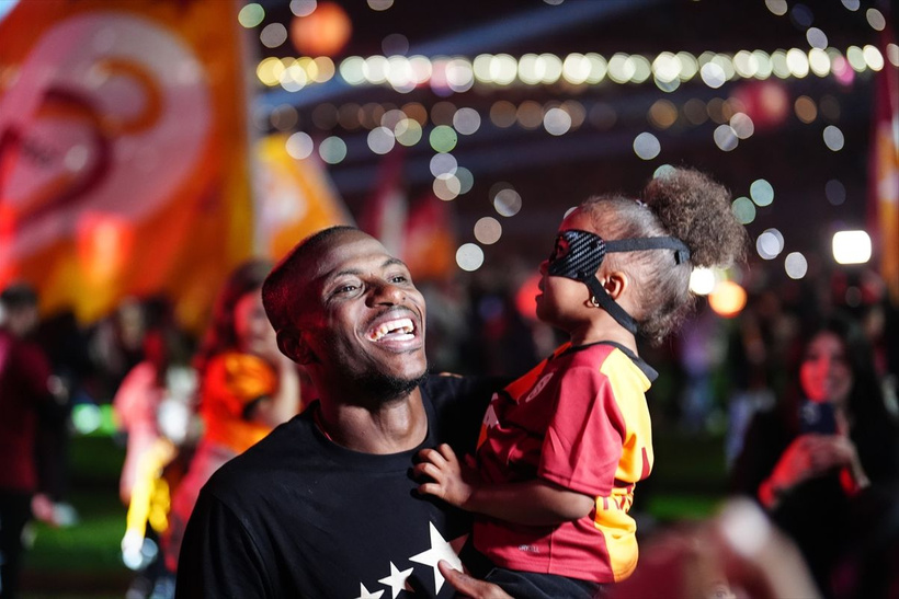 Galatasaray Osimhen'e kavuşuyor! İstanbul'a geliş tarihi açıklandı - Resim: 3