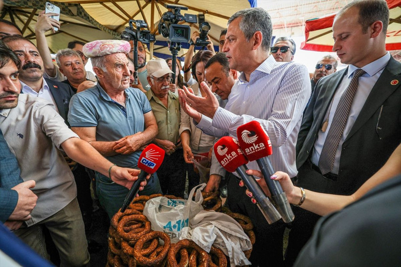 CHP lideri Özgür Özel'den pazar ziyareti! Dikkat çeken görüntüler - Resim: 4