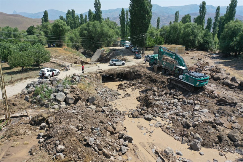 Kars'ta sel ve heyelan nedeniyle köylerde hasar oluştu - Resim: 1