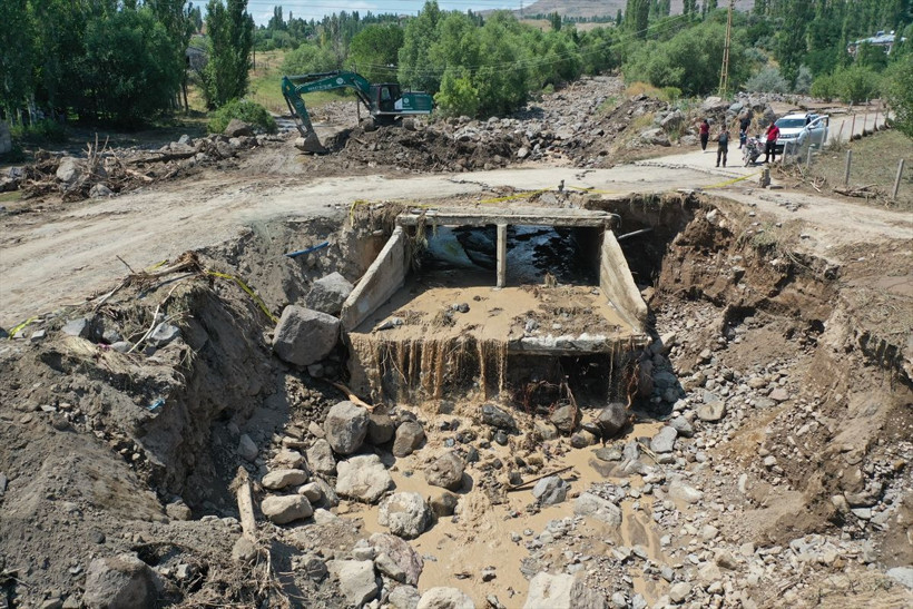 Kars'ta sel ve heyelan nedeniyle köylerde hasar oluştu - Resim: 2