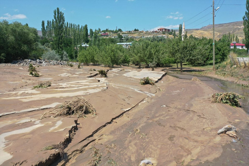 Kars'ta sel ve heyelan nedeniyle köylerde hasar oluştu - Resim: 4