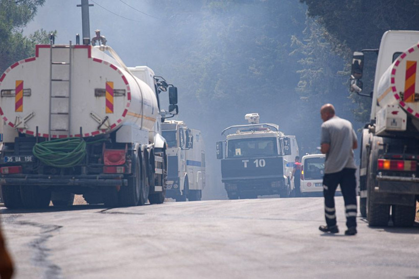 İzmir yanıyor! Alevler çok şiddetli, Bornova'daki yangın Buca'ya sıçradı - Resim: 4