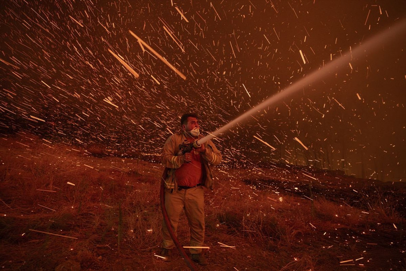 Çanakkale'de orman yangını felaketi 2 bin 90 kişi tahliye edildi 1 köy boşaltıldı 77 kişi ise... - Resim: 1