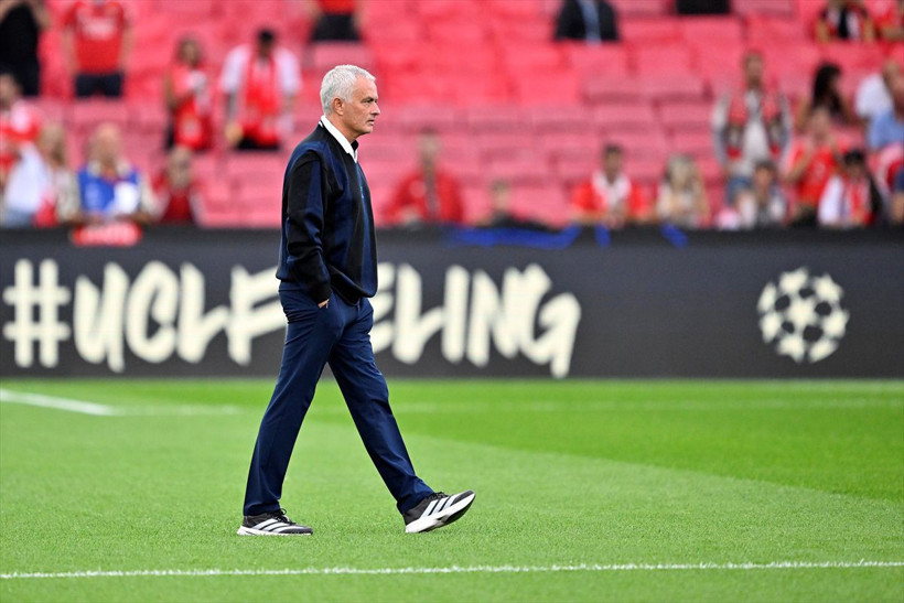 Jose Mourinho'nun Benfica-Fenerbahçe maçında giydiği kazak fiyatıyla gündemde - Resim: 2