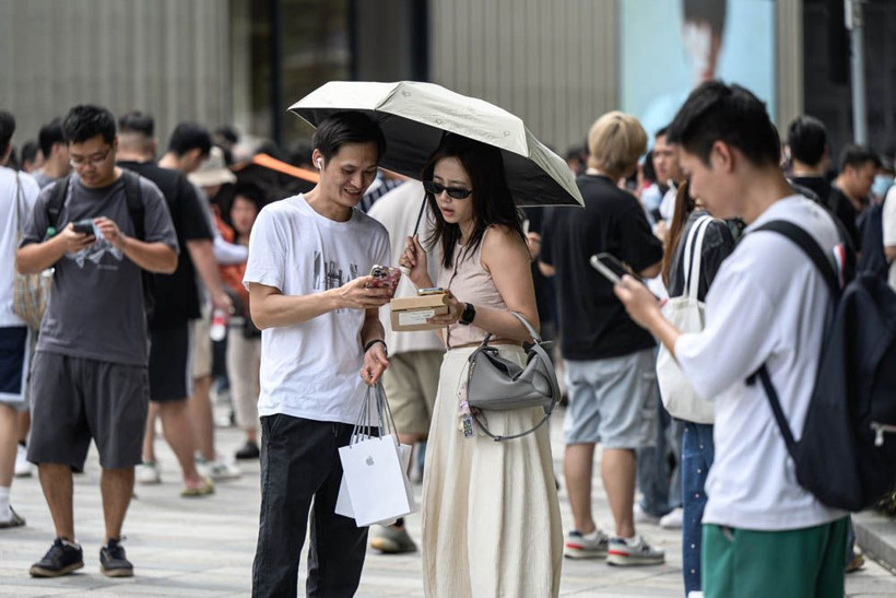 Dünyada iPhone 17 çılgınlığı! Apple mağazasındaki kuyruğa bakın - Resim: 2