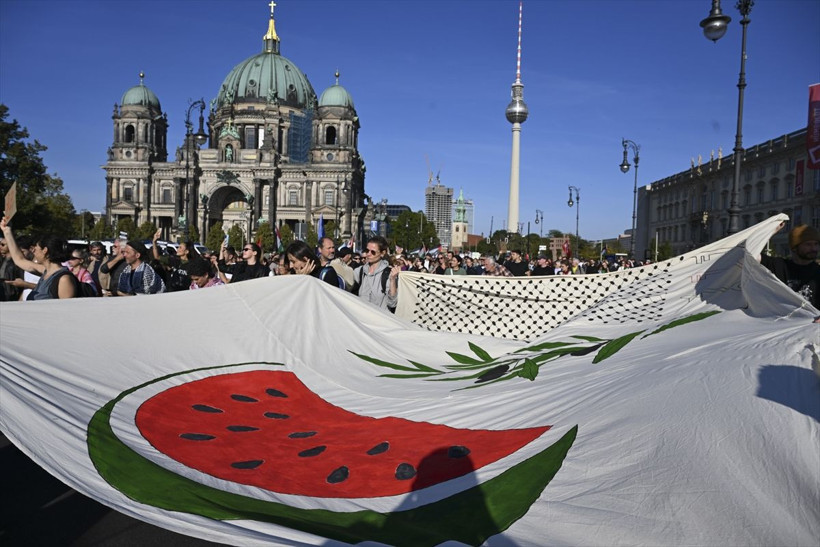 Binlerce kişi tek yürek oldu! Berlin'de Filistin'e destek için yürüdüler... - Resim: 1