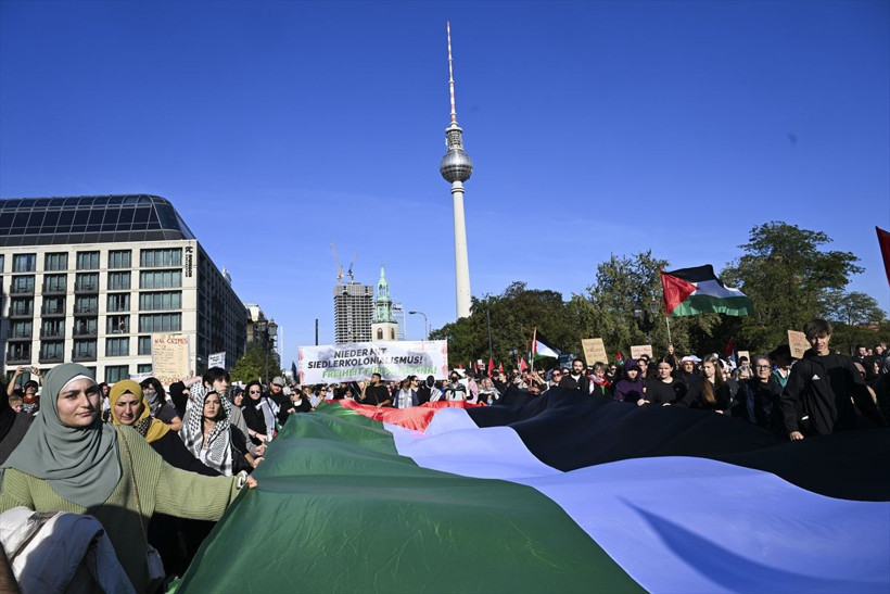 Binlerce kişi tek yürek oldu! Berlin'de Filistin'e destek için yürüdüler... - Resim: 2
