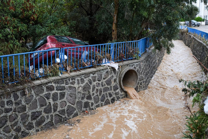İzmir Foça'da sel felaketi yaşanıyor! Belediye Başkanı acil yardım istedi - Resim: 3