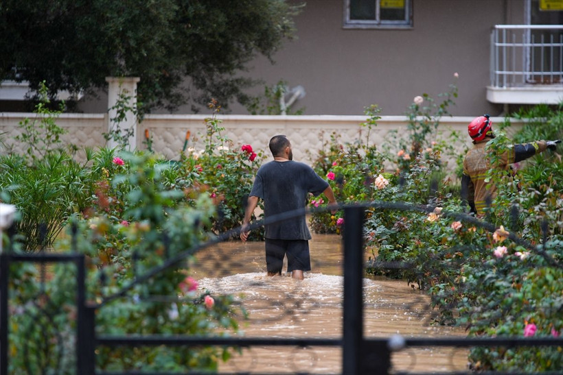 İzmir Foça'da sel felaketi yaşanıyor! Belediye Başkanı acil yardım istedi - Resim: 4
