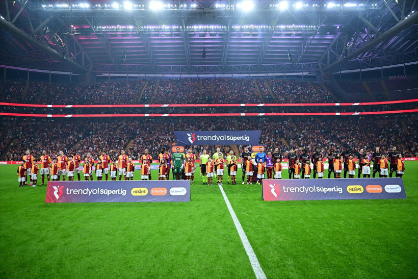 Okan Buruk üzerlerini çizdi! Galatasaray'da 3 futbolcuyla ayrılık kapıda - Resim: 1