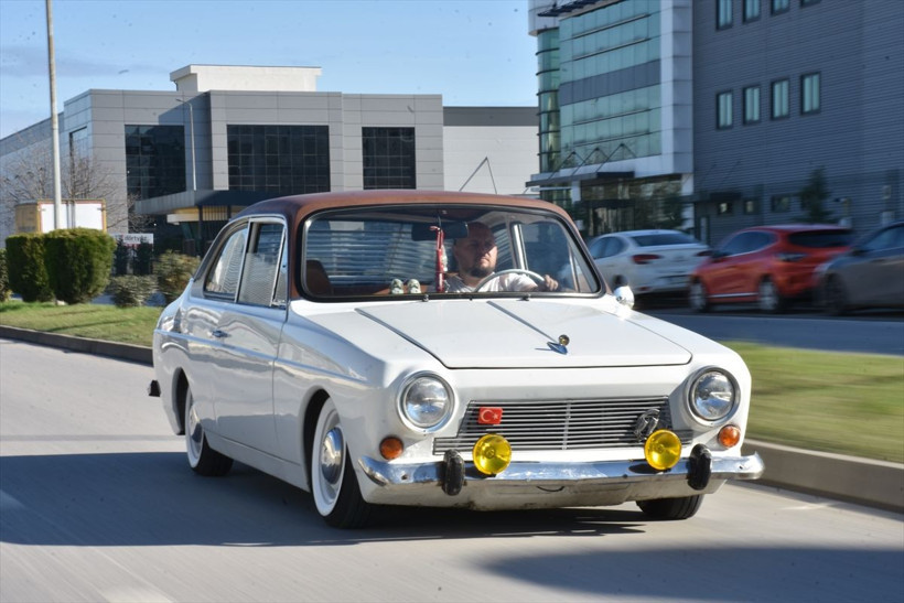 Çoçukluk hayalini gerçekleştirdi Anadol otomobiline ayakkabısız biniyor - Resim: 1