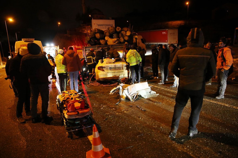 Kastamonu'da feci kaza! Otomobil ok gibi saplandı - Resim: 1