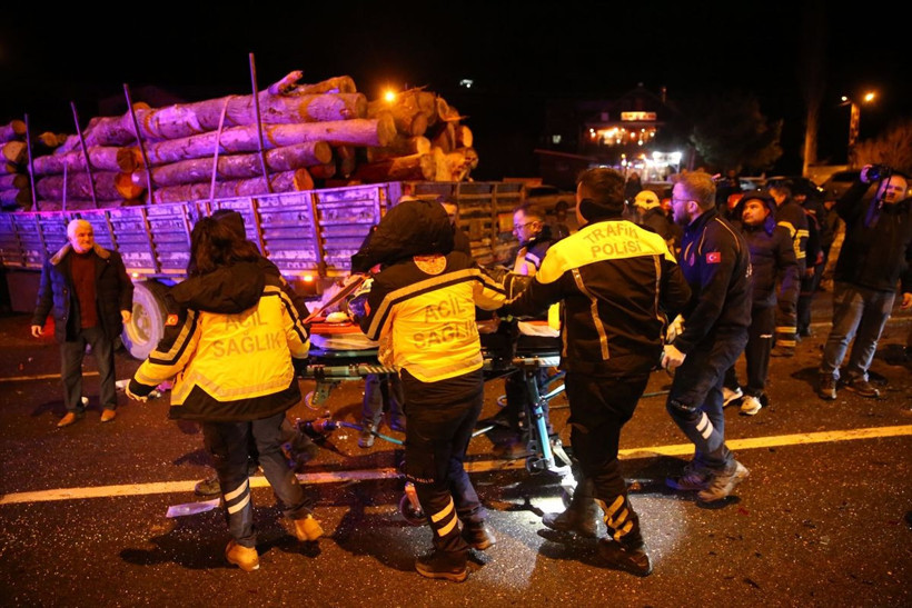 Kastamonu'da feci kaza! Otomobil ok gibi saplandı - Resim: 5