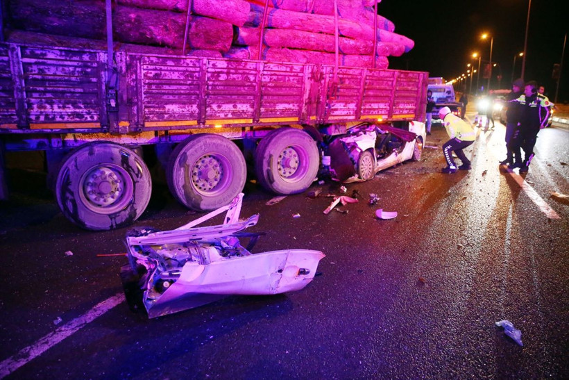 Kastamonu'da feci kaza! Otomobil ok gibi saplandı - Resim: 6