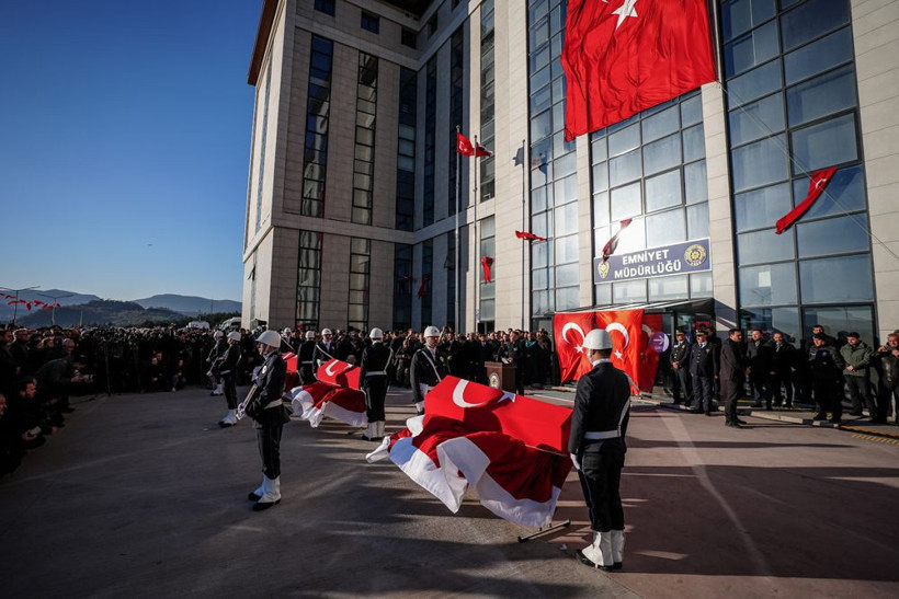 Yalova'da DEAŞ operasyonunda şehit olan 3 polis için tören düzenlendi - Resim: 1
