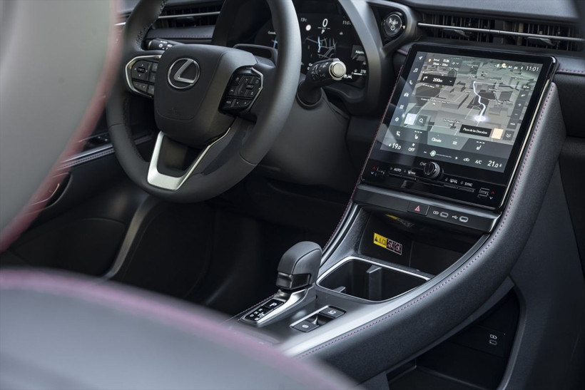 Lexus LBX "En İyi Kabine Sahip Küçük SUV" seçildi - Resim: 4