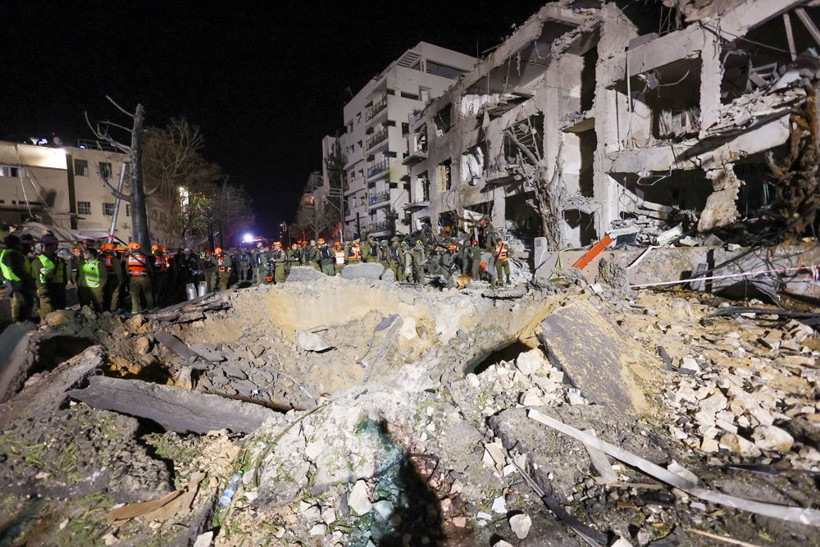 İran'ın misillemesinde Tel Aviv'e füze isabet etti - Resim: 2