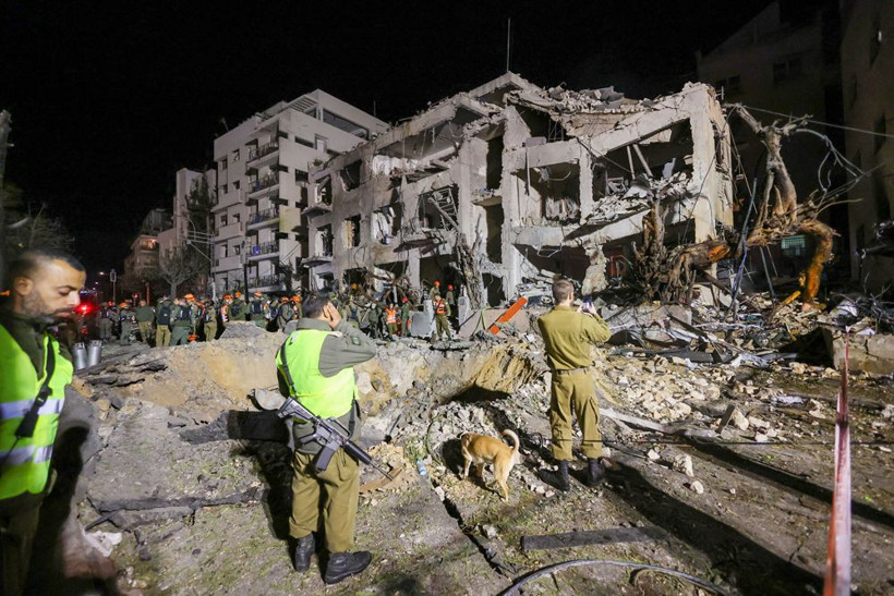 İran'ın misillemesinde Tel Aviv'e füze isabet etti - Resim: 3