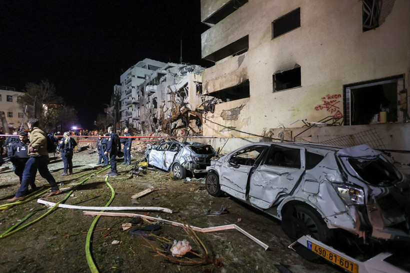 İran'ın misillemesinde Tel Aviv'e füze isabet etti - Resim: 4