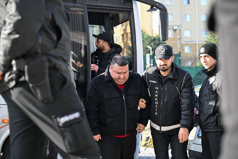 Gözaltındaki ünlüler mahkemeye sevk edildi! Savcılık 14 ünlüden 5'i için tutuklama talep etti - Resim: 1