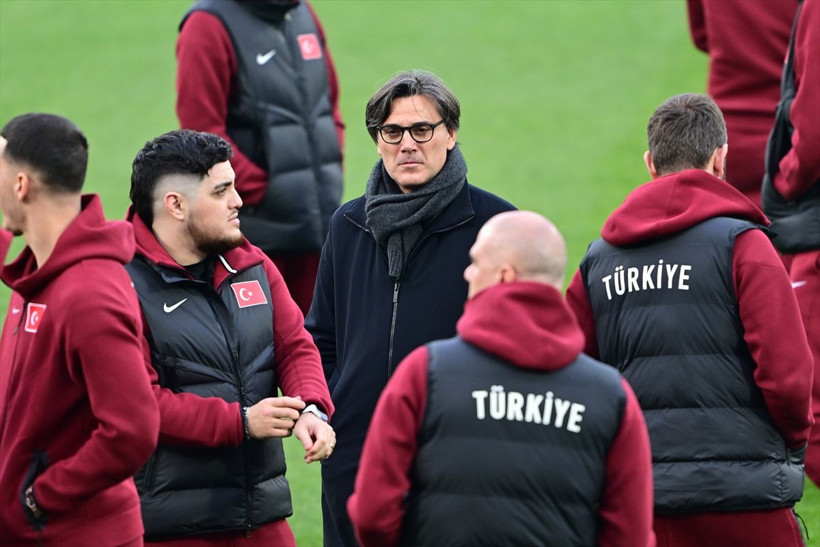 Kosova-Türkiye maçı öncesi A Milli Takım'ın oteline saldırı düzenlendi - Resim: 1