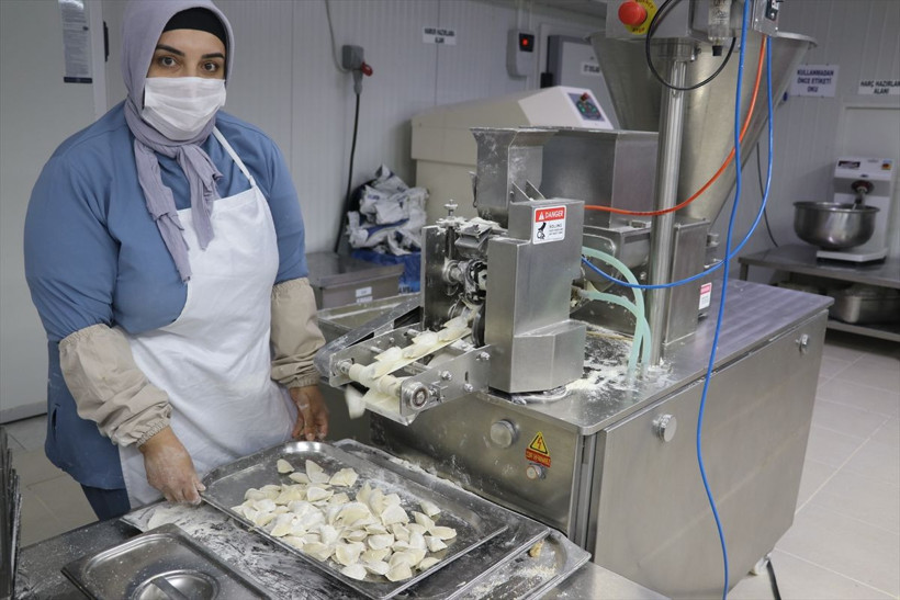 Tatilde yediği yemek hayatını değiştirdi! Kendi imalathanesini kurdu, 100 kadına istihdam sağladı - Resim: 4