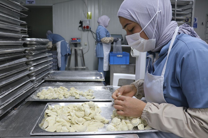 Tatilde yediği yemek hayatını değiştirdi! Kendi imalathanesini kurdu, 100 kadına istihdam sağladı - Resim: 2