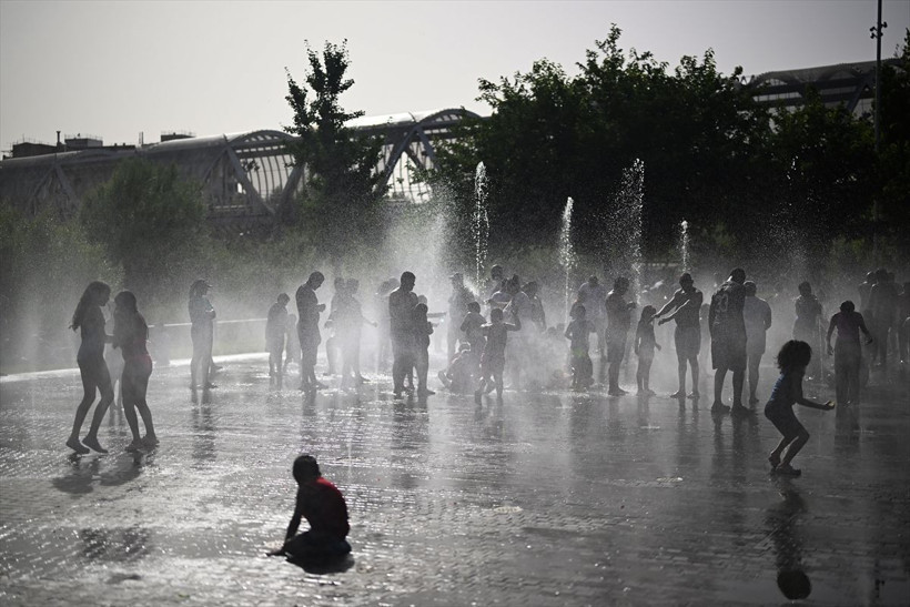 Okulları tatil ettiren Ejderha sıcakları Türkiye'ye geliyor! Avrupa yanıyor - Resim: 3