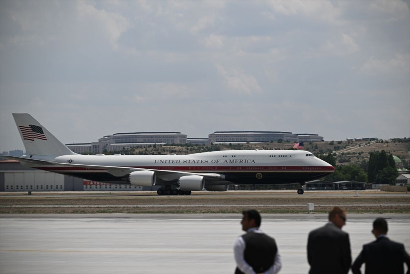 Ankara'ya iniş yaptı! Dünya, Air Force One'ı takip etti, rengini Trump seçmiş - Resim: 4