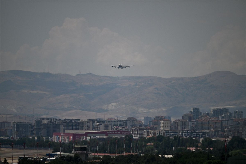 Ankara'ya iniş yaptı! Dünya, Air Force One'ı takip etti, rengini Trump seçmiş - Resim: 1