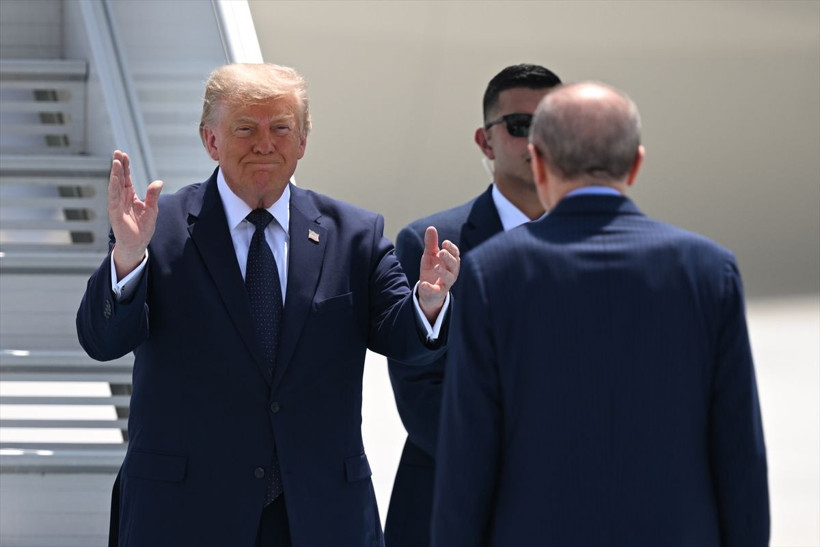 Erdoğan-Trump buluşmasından bomba kareler! Koluna girip sohbet etti - Resim: 2