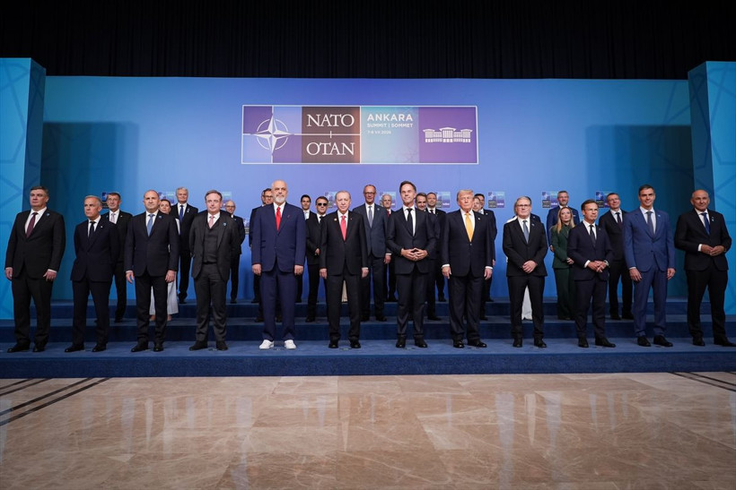 Tarihi NATO Zirvesi'nde ikinci gün! Aile fotoğrafı çekildi - Resim: 1