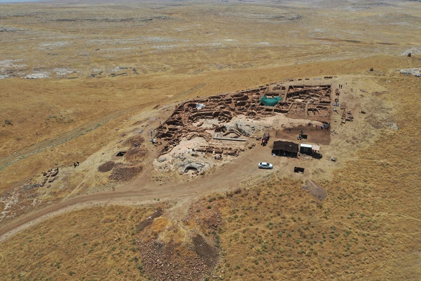 Göbeklitepe'ye benzeyen Karahantepe'de "Gizemli oda"ya giriliyor! Kazı başkanı heyecanlandırdı - Resim: 4