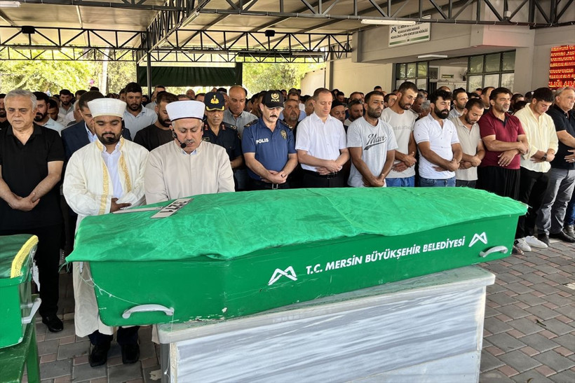 Mersin ve Konya'da kahreden veda! Tabutlar yan yana dizildi - Resim: 4
