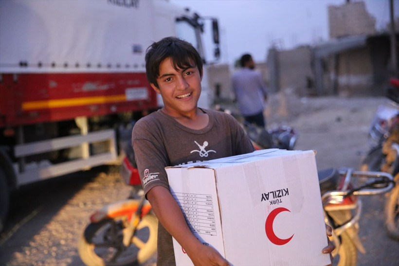Yüreği temiz Mehmetçik geldi! Suriye'de mağdur çocukların yüzü güldü - Resim: 7