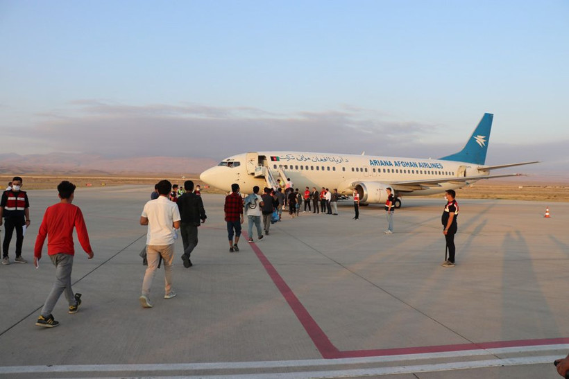 Iğdır'da 136 Afganistan uyruklu düzensiz göçmen ülkelerine gönderildi - Resim: 4