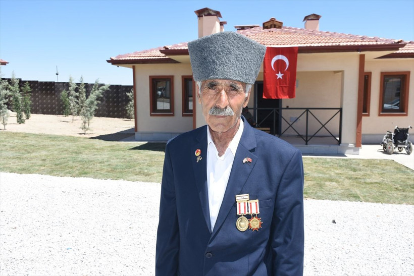 Malatya'da depremzedeler köy evlerine girmeye başladı: Ağladım, kendimi tutamadım - Resim: 8