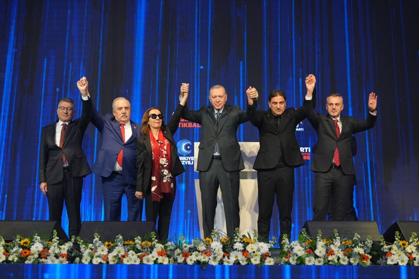 AK Parti 8. Olağan Büyük Kongresi'nde 3 milletvekili partiye katıldı - Resim: 2