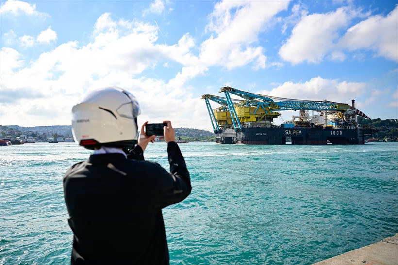 Dev vinç gemisi "Saipem 7000" İstanbul Boğazı'ndan geçti - Resim: 6