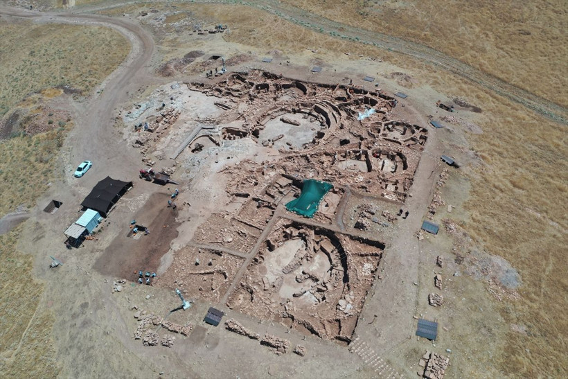 Göbeklitepe'ye benzeyen Karahantepe'de "Gizemli oda"ya giriliyor! Kazı başkanı heyecanlandırdı - Resim: 12