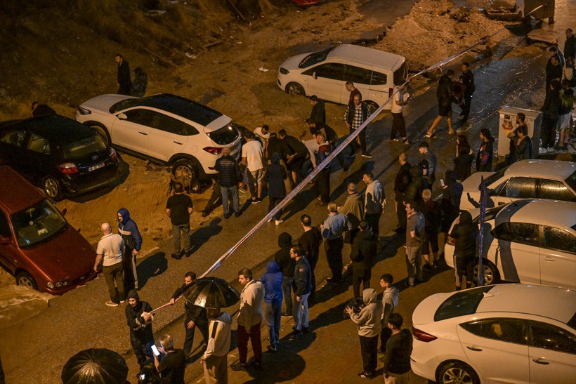 Başkentte dehşet anları! Sel bastı, çöken yol araçları yuttu - Resim: 2