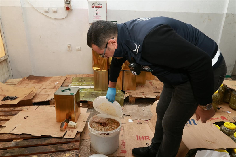 Vatandaşa yedirilmeden depoda yakalandı! Bursa'dan gelen görüntüler mide bulandırdı - Resim: 2