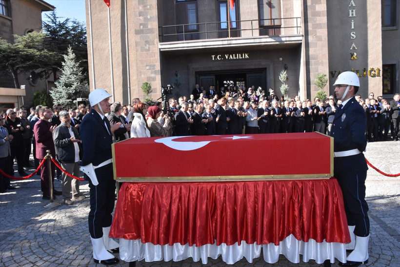 Vali Yardımcısı İhsan Ayrancı için tören düzenlendi! Afyonkarahisar Valisi Naci Aktaş: ''Kırgınım, kızgınım ama...'' - Resim: 1