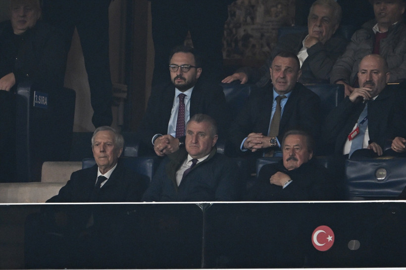 Geceye damga vuran hareket! Başkan Aziz Yıldırım maç 2-2 olunca dayanamadı - Resim: 1