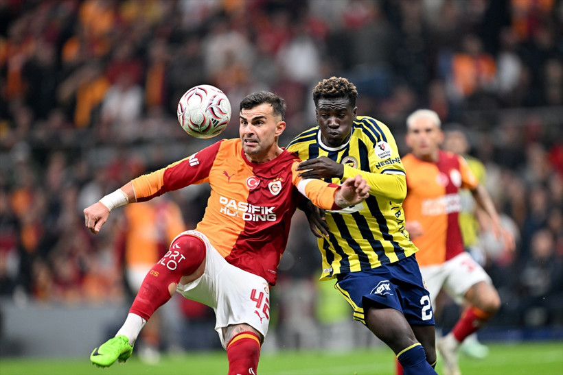 Galatasaray-Fenerbahçe derbisinde kartlar havada uçuştu! Kimler sarı kimler kırmızı kart gördü? - Resim: 9